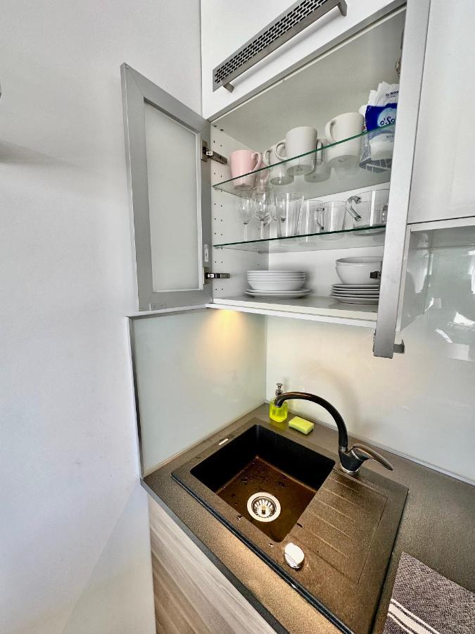 Neon 2 - Fast Wifi 70'Tv Netflix Hbo Max Appletv+ Apartment Varşovia Exterior foto